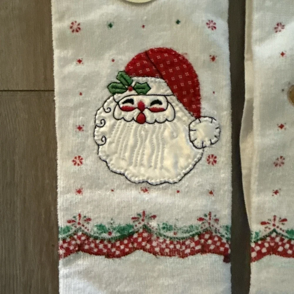 NEW Vintage 2‎ Pack Christmas Hand Towels Embroidery Shop Santa Bear